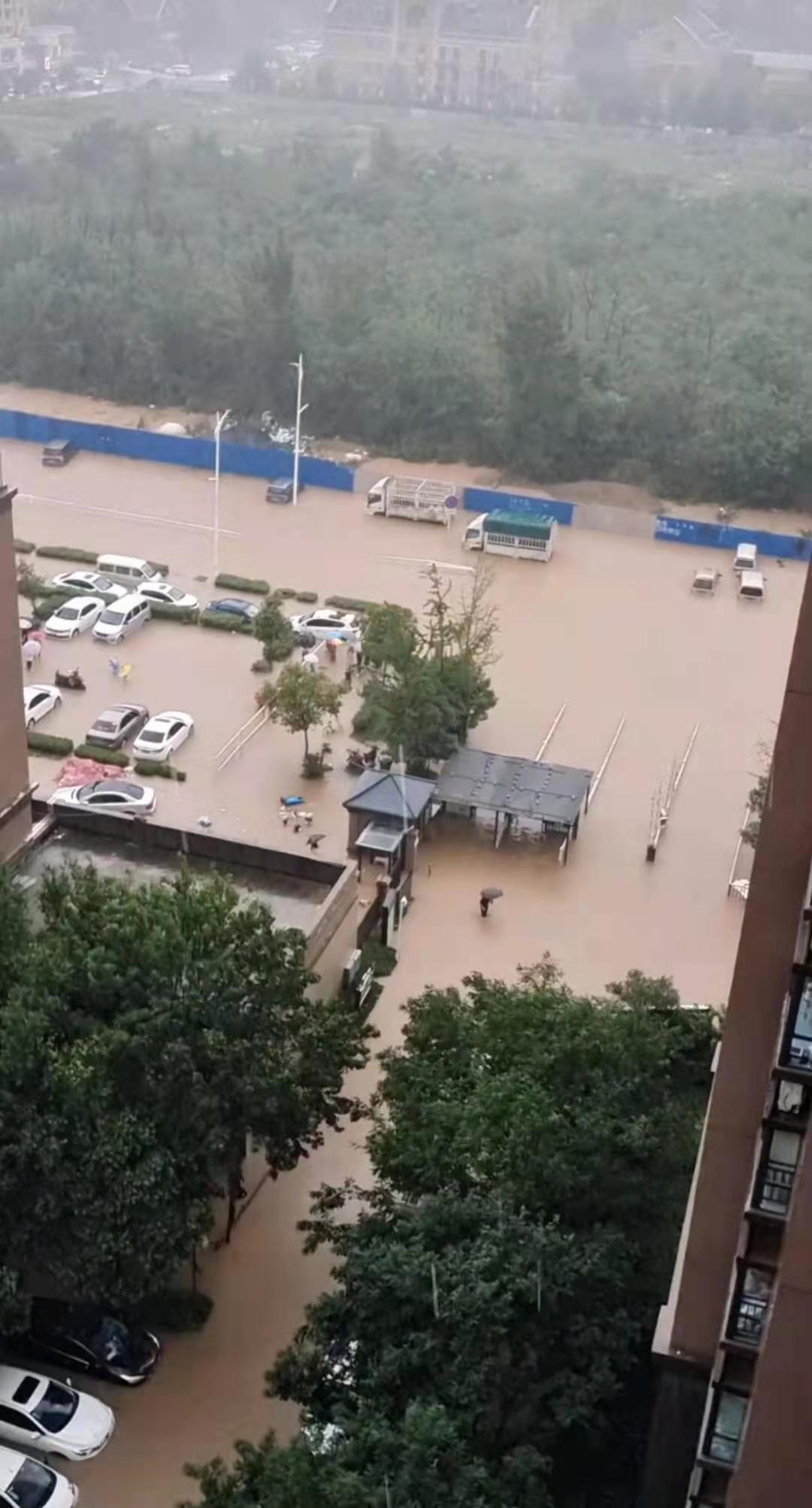 郑州灾情图片