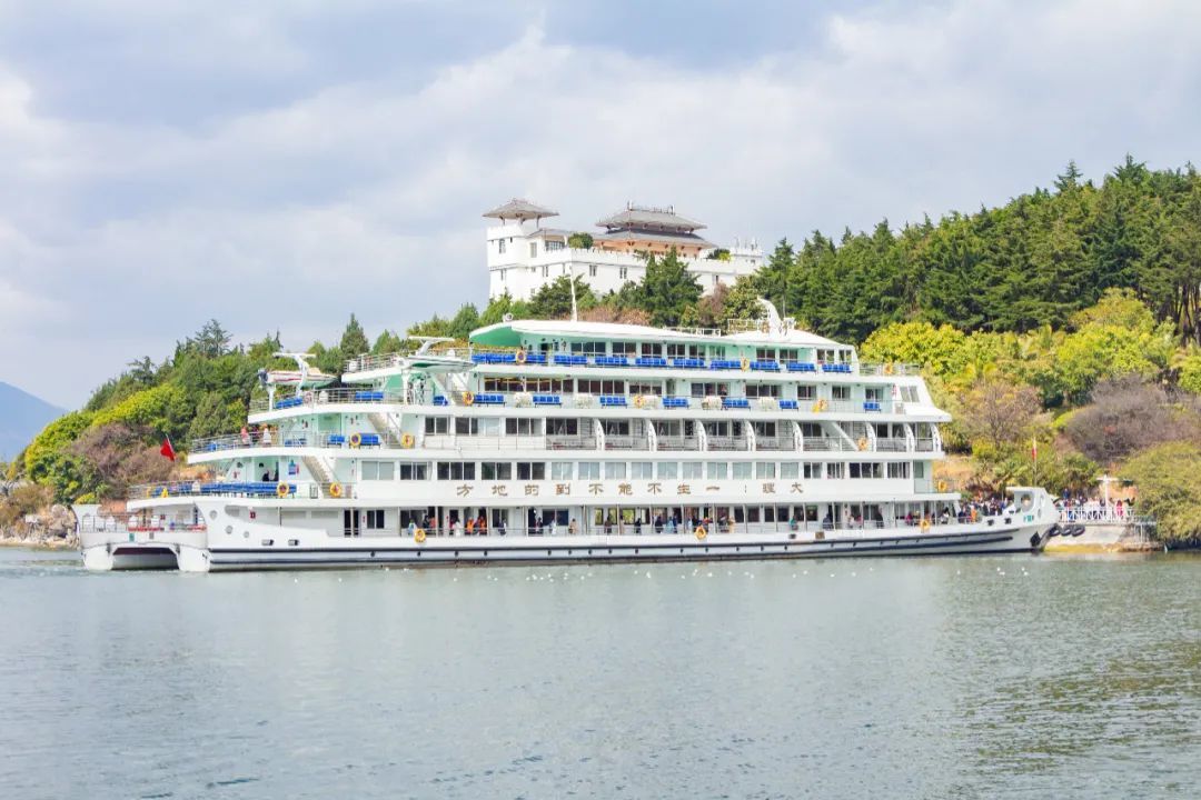 大理旅途|跟着游船去洱海追山赶水,寻独属于大理的自由和色彩!