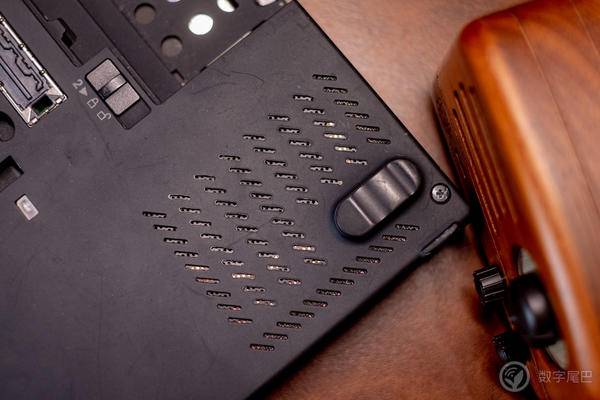 D壳开孔,与原装的孔一致,美观。