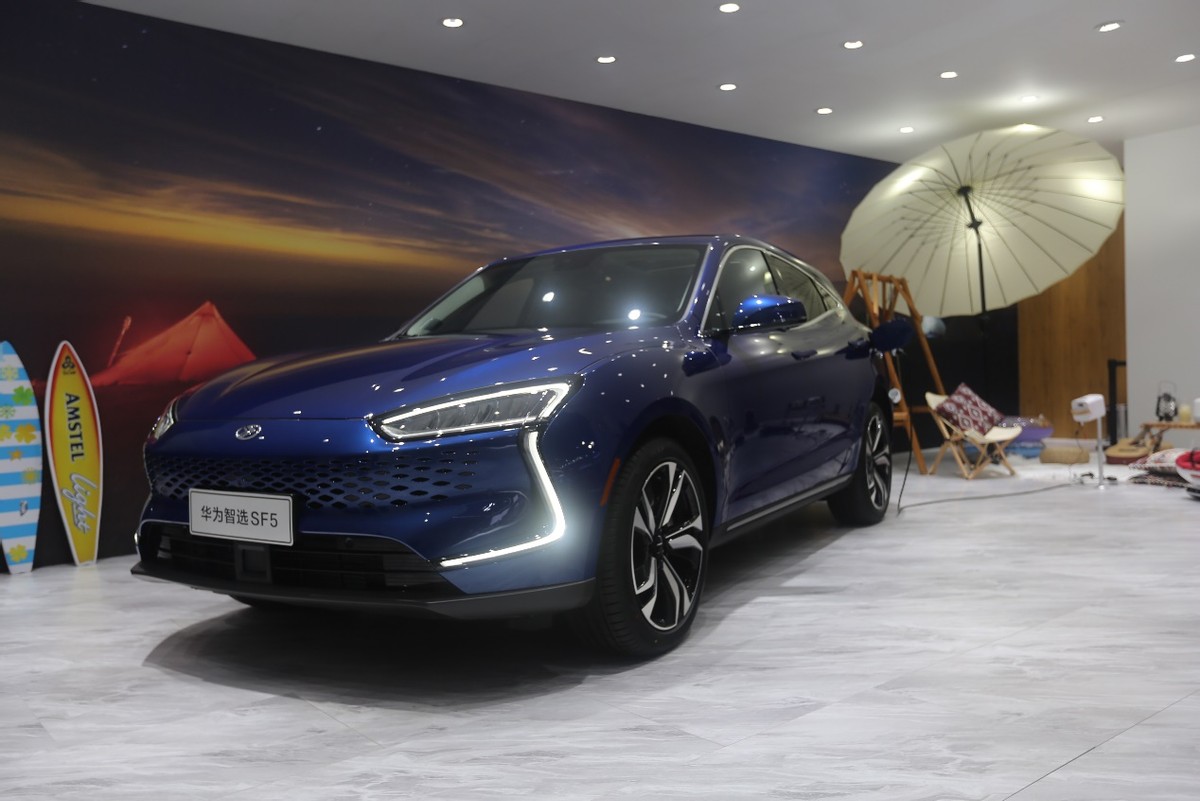 破圈合作下诞生的赛力斯华为智选sf5到底有何"本事"?__凤凰网