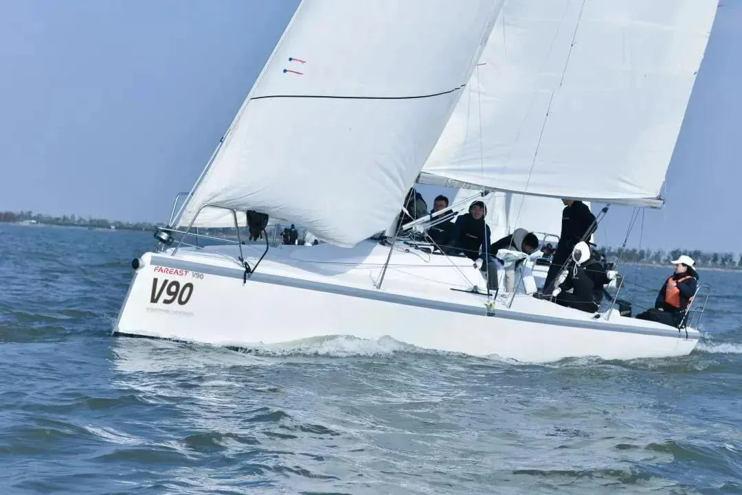 湾出土宋代海船底部线型而设计建造的"乐舫"系列现代中式帆船的第一艘