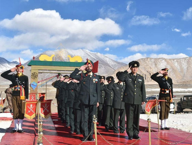 班公湖撤军完成后,印度精锐部队和先进武器上边境__凤凰网