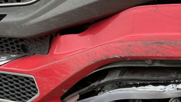 货车司机为避“疲劳驾驶”规定多次卡点停车，打盹撞护栏