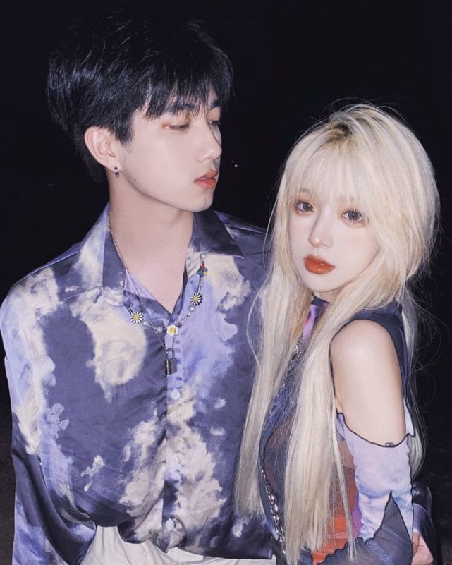 机智张戴假发与男友拍绝美大片,造型精致但p图太猛,粉丝认不出