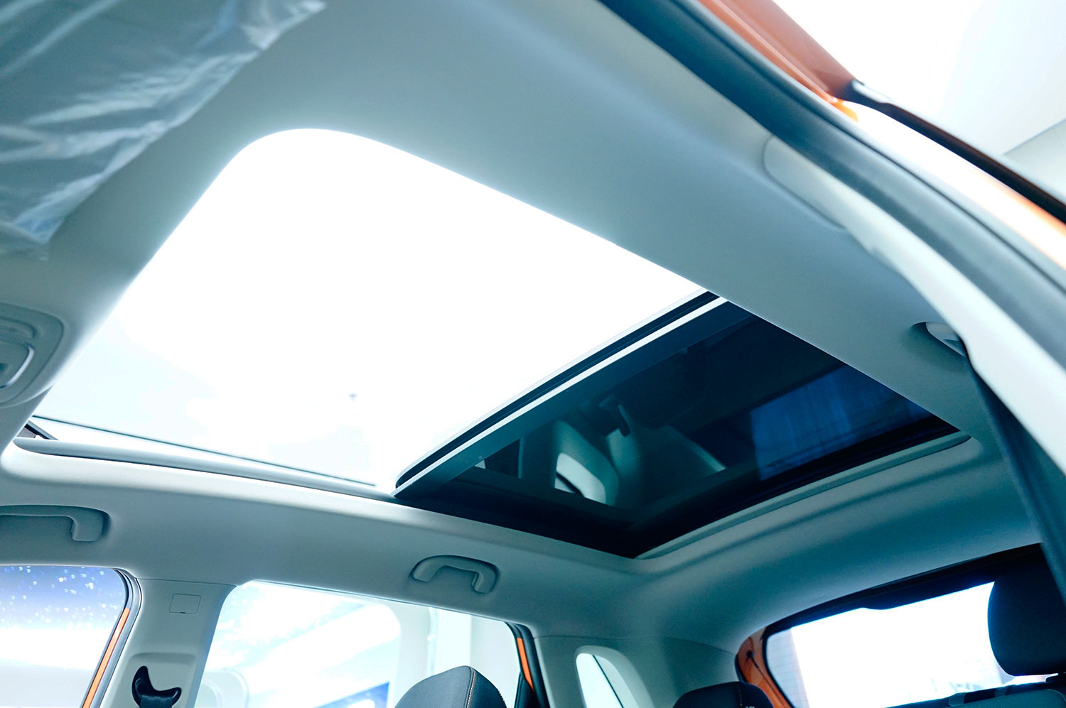 可开启全景天窗在rx3 pro上成为标配,提升了车厢的采光和通透感,这点