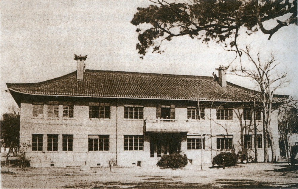 斐蔚堂,1939年筹建,落成后为教室。1951年3月为纪念因五卅惨案二引发的“六三”爱国壮举,改名为六三楼