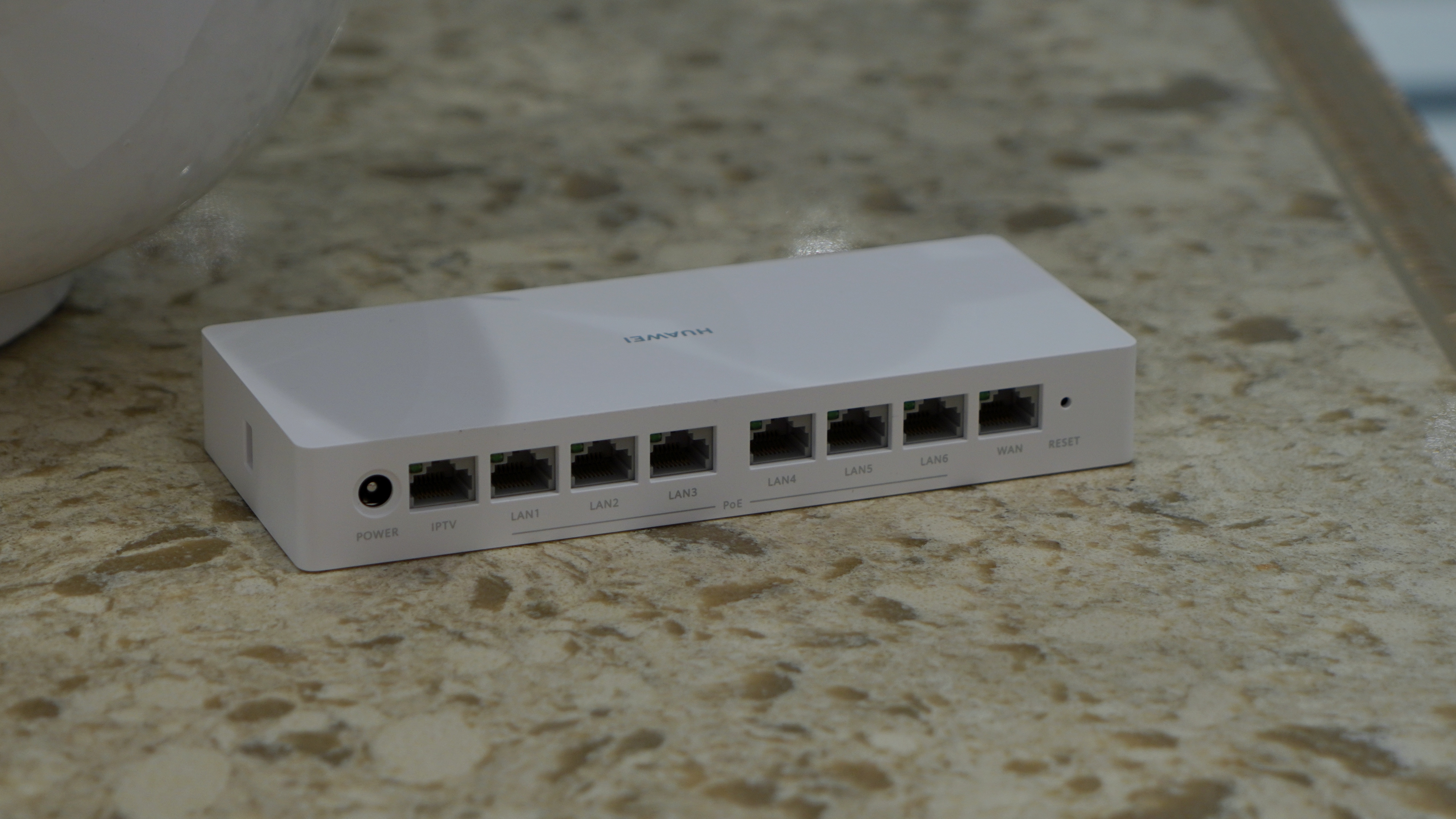 华为路由h6 测评:鸿蒙os加持,网络全屋wi-fi无死角覆盖