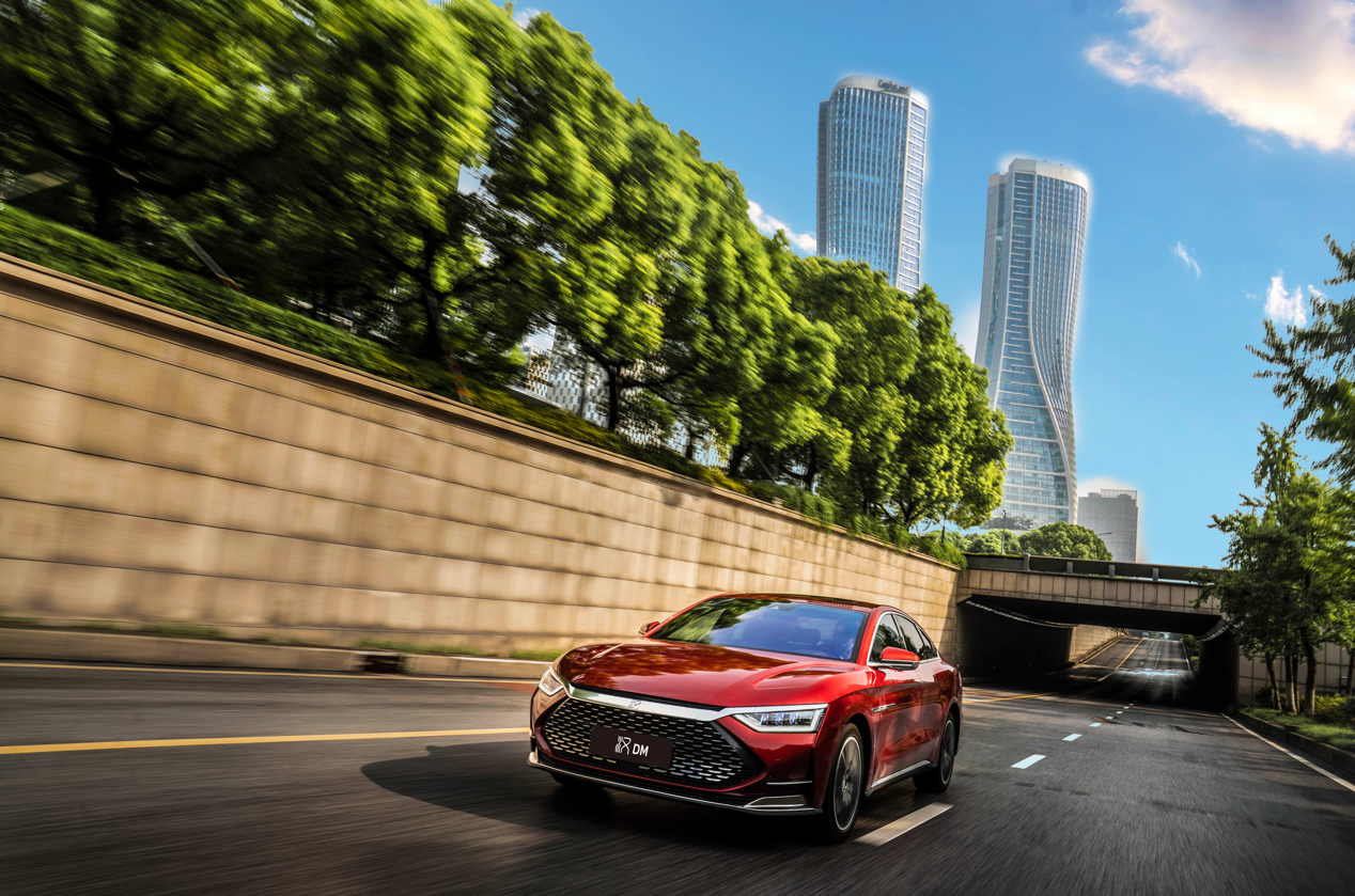 试驾比亚迪汉dm西装暴徒