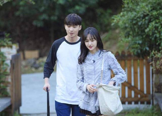 众叛亲离?郑爽弟弟向张恒诉苦:拖欠工资不给 还让弟媳妇打胎