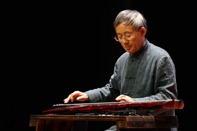 周秦:苏州大学文学院教授,江苏省文史研究馆馆员,中国昆剧古琴研究会