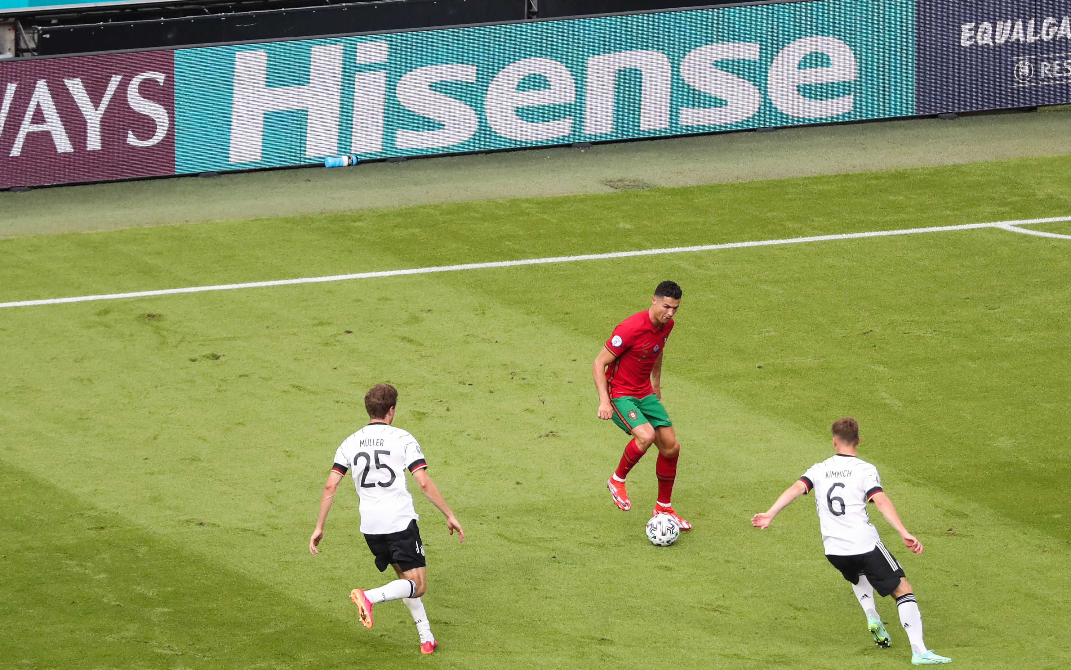 德国对阵葡萄牙时缺少对C罗的贴身盯防。