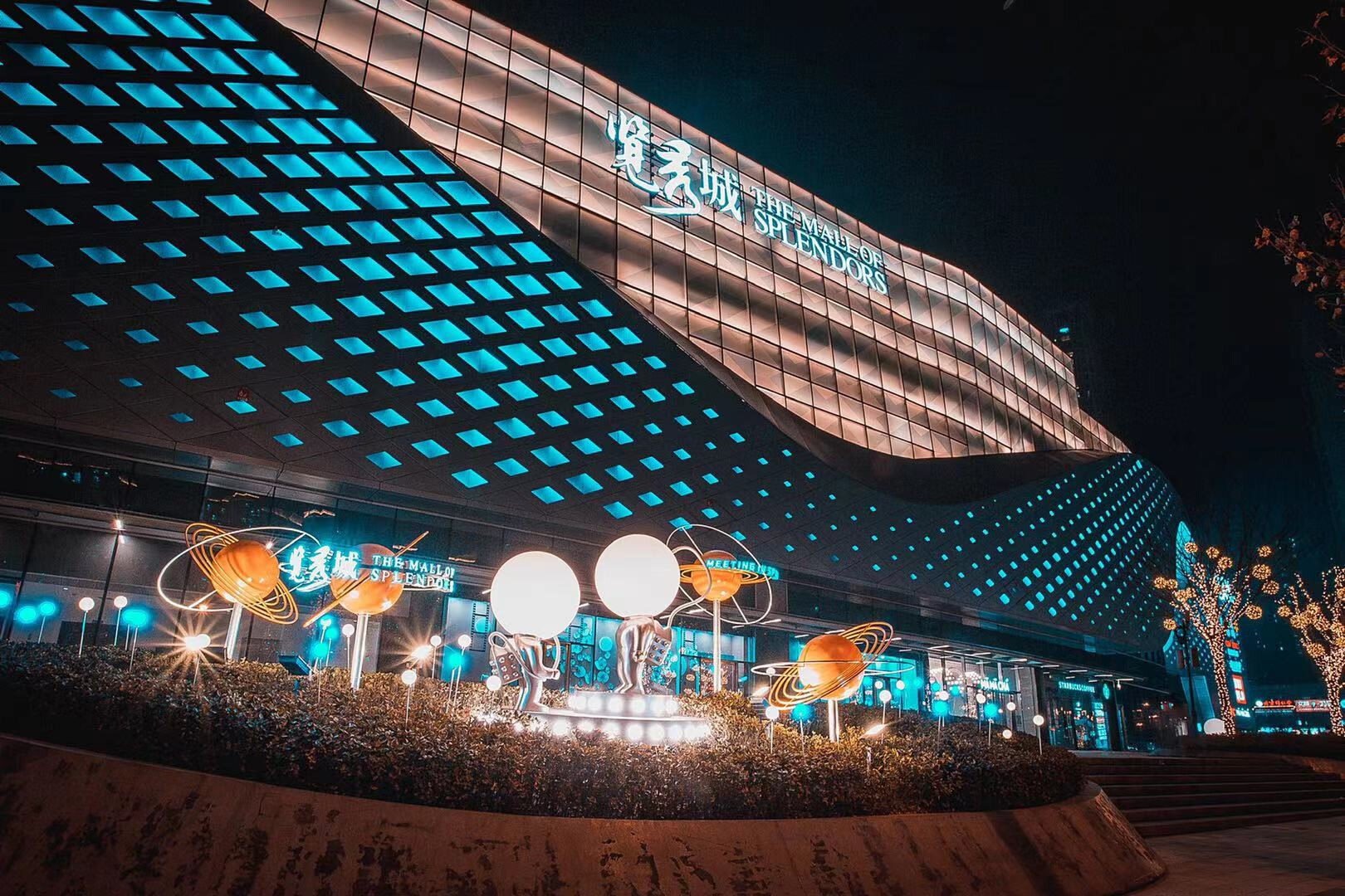 长沙金茂览秀城作为梅溪湖片区核心购物中心,山水优势