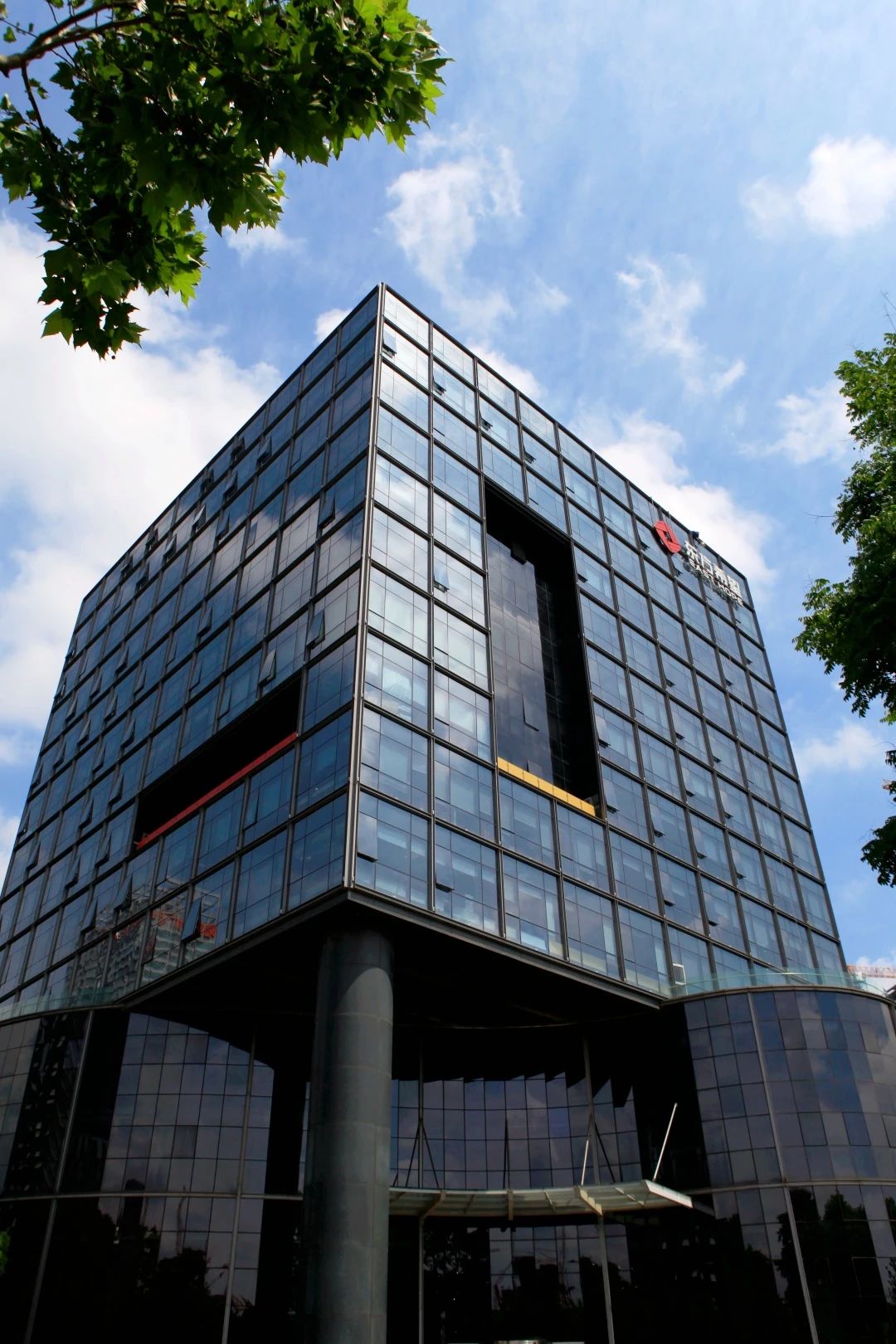 东方希望集团荣获"2019-2020年度上海市文明单位"称号__凤凰网