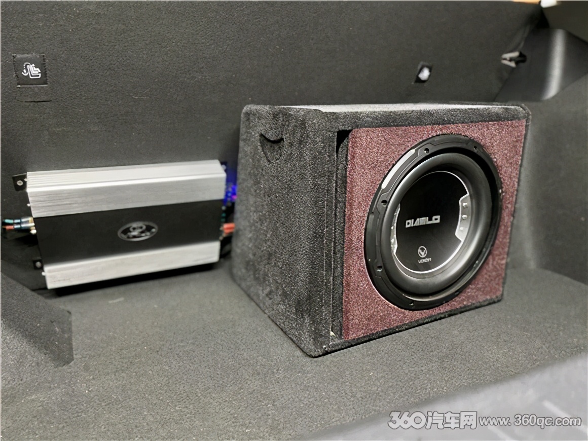 比亚迪e2汽车音响改装洛克力量 纯电车也有高效靓声三分频