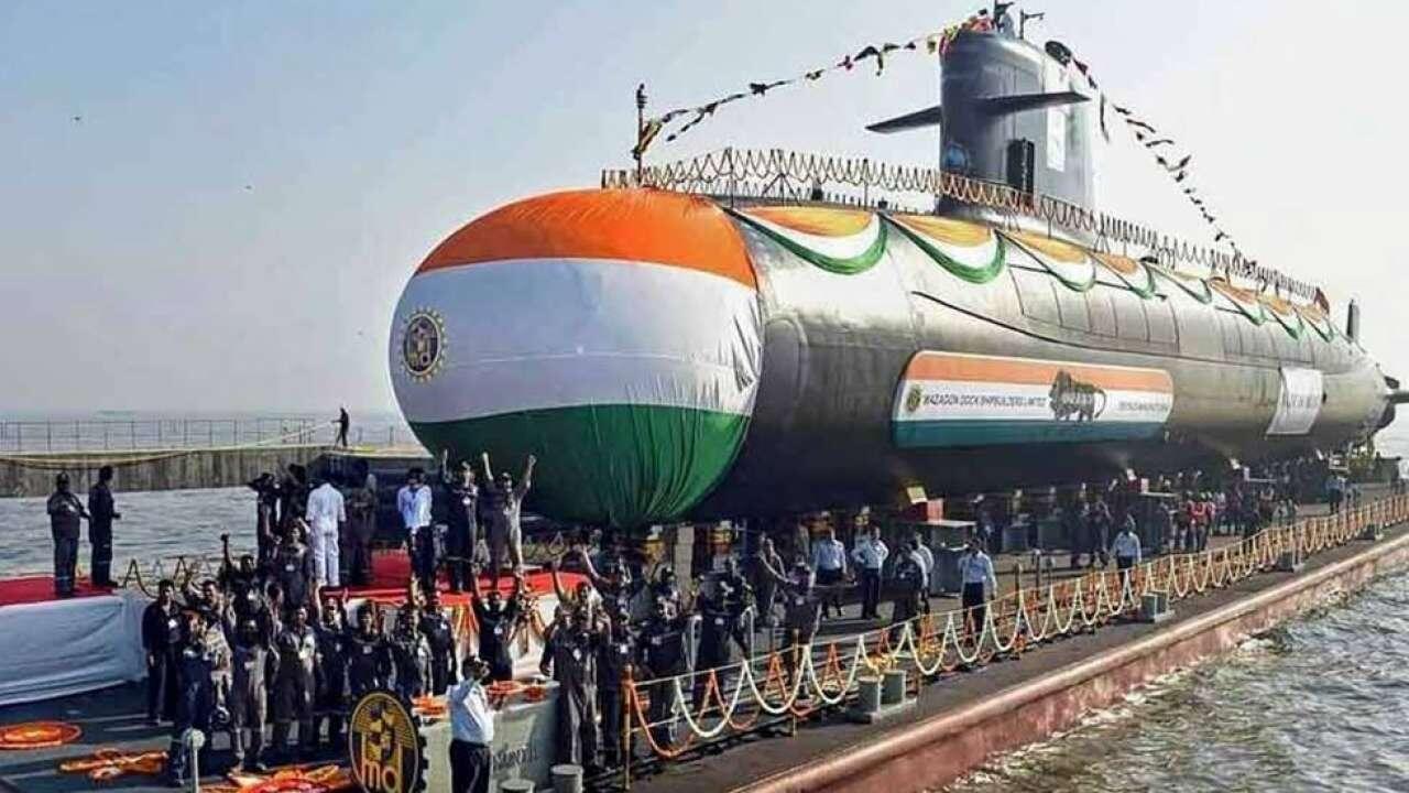 印度最新一艘鲉鱼级潜艇服役画面