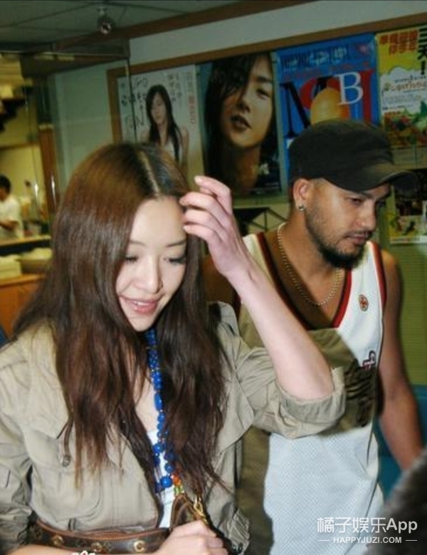 2006年,媒体曝出,张震岳绯闻女友陈芸凡自杀.