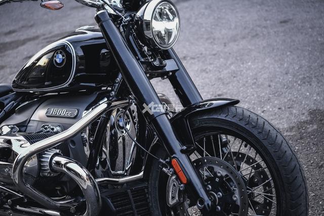 令人难以抗拒的机械感试驾史上最大拳击手宝马r18