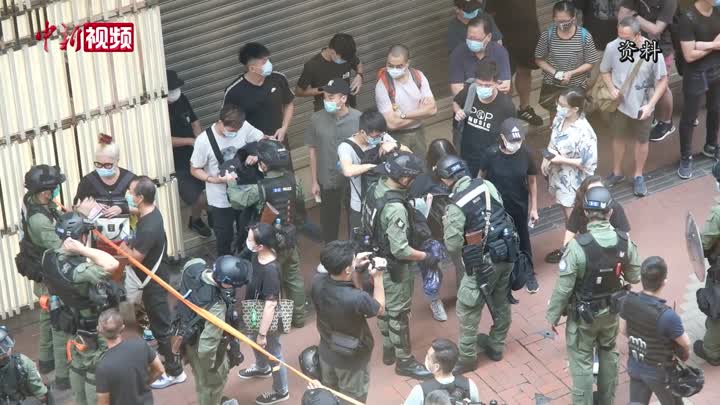 邓炳强：香港国安法实施以来拘捕97人  2021年工作重点维护国家安全