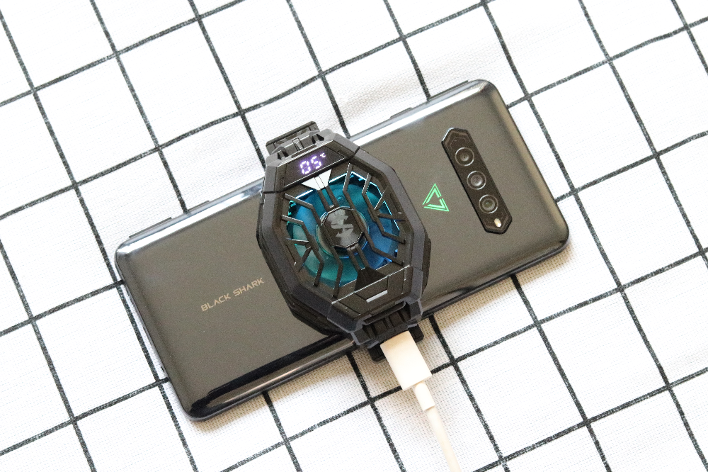 黑鲨冰封散热背夹2 pro解决你的烦恼