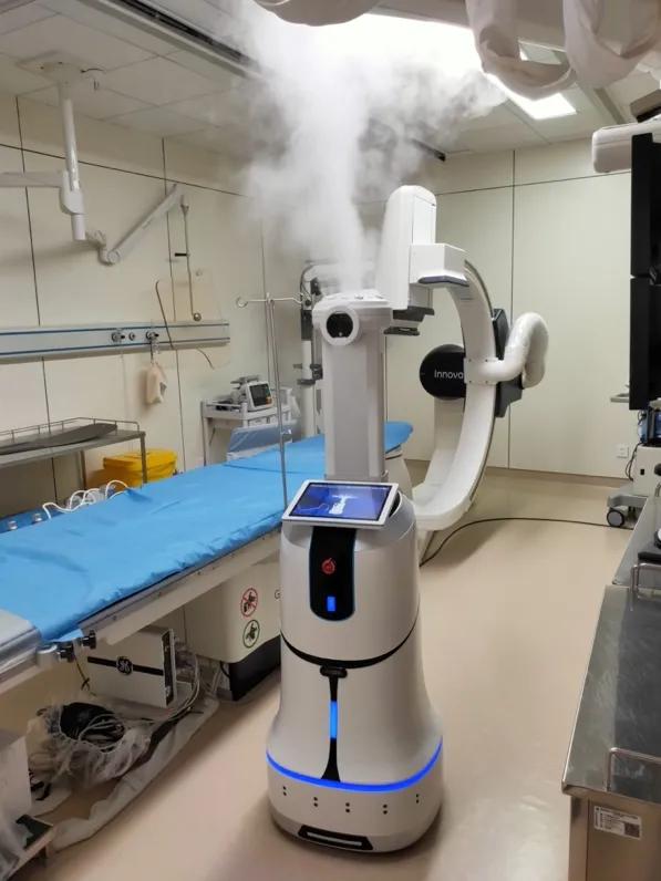 医用智能消毒机器人图片