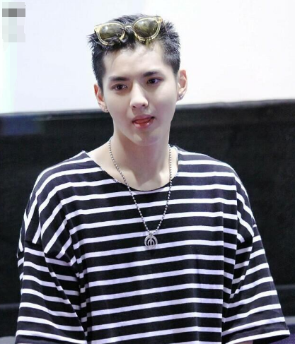 2021"银发"吴亦凡迷倒万千花痴!