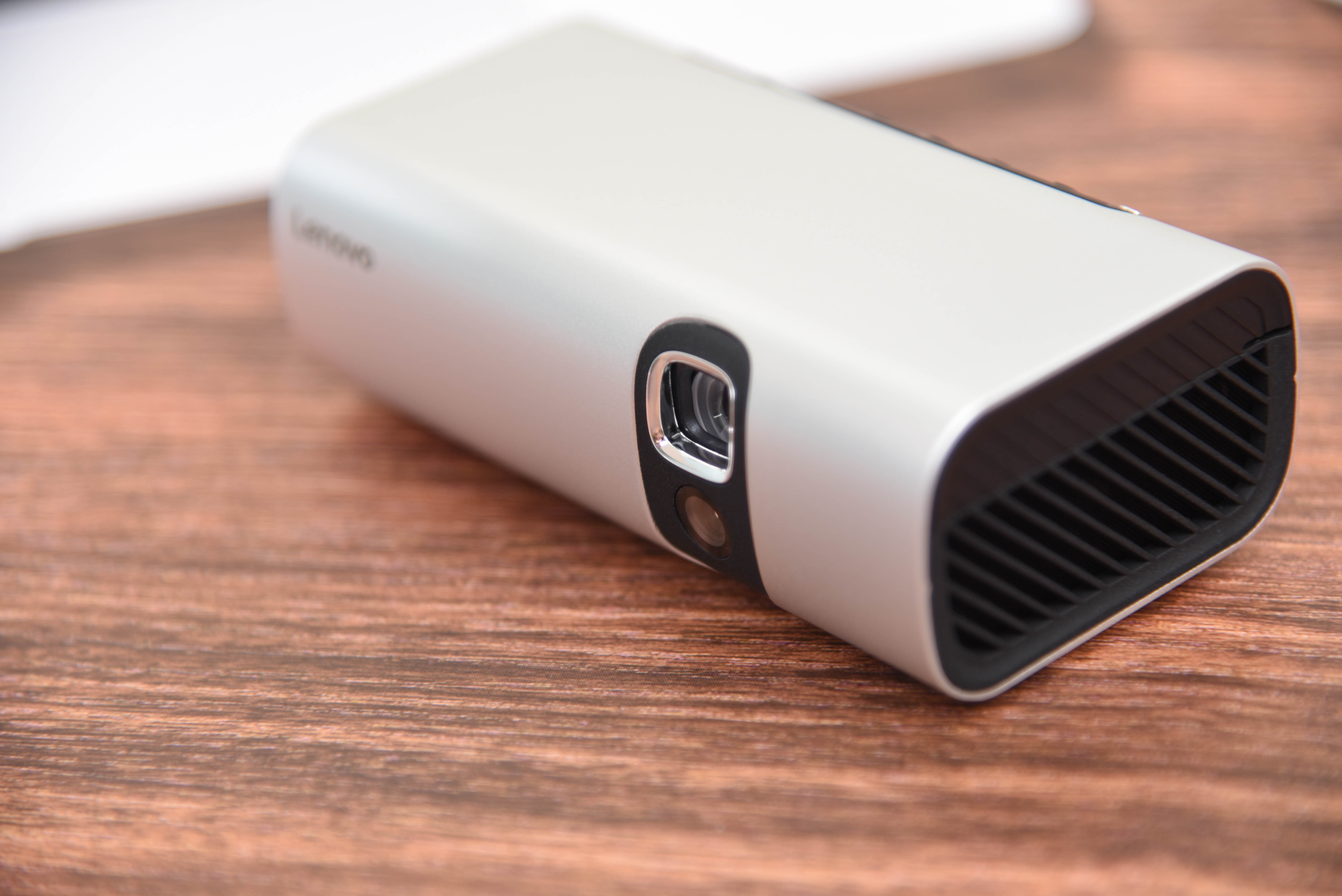 出差解闷,自驾旅行的"口袋tv",联想智能投影仪t200评测