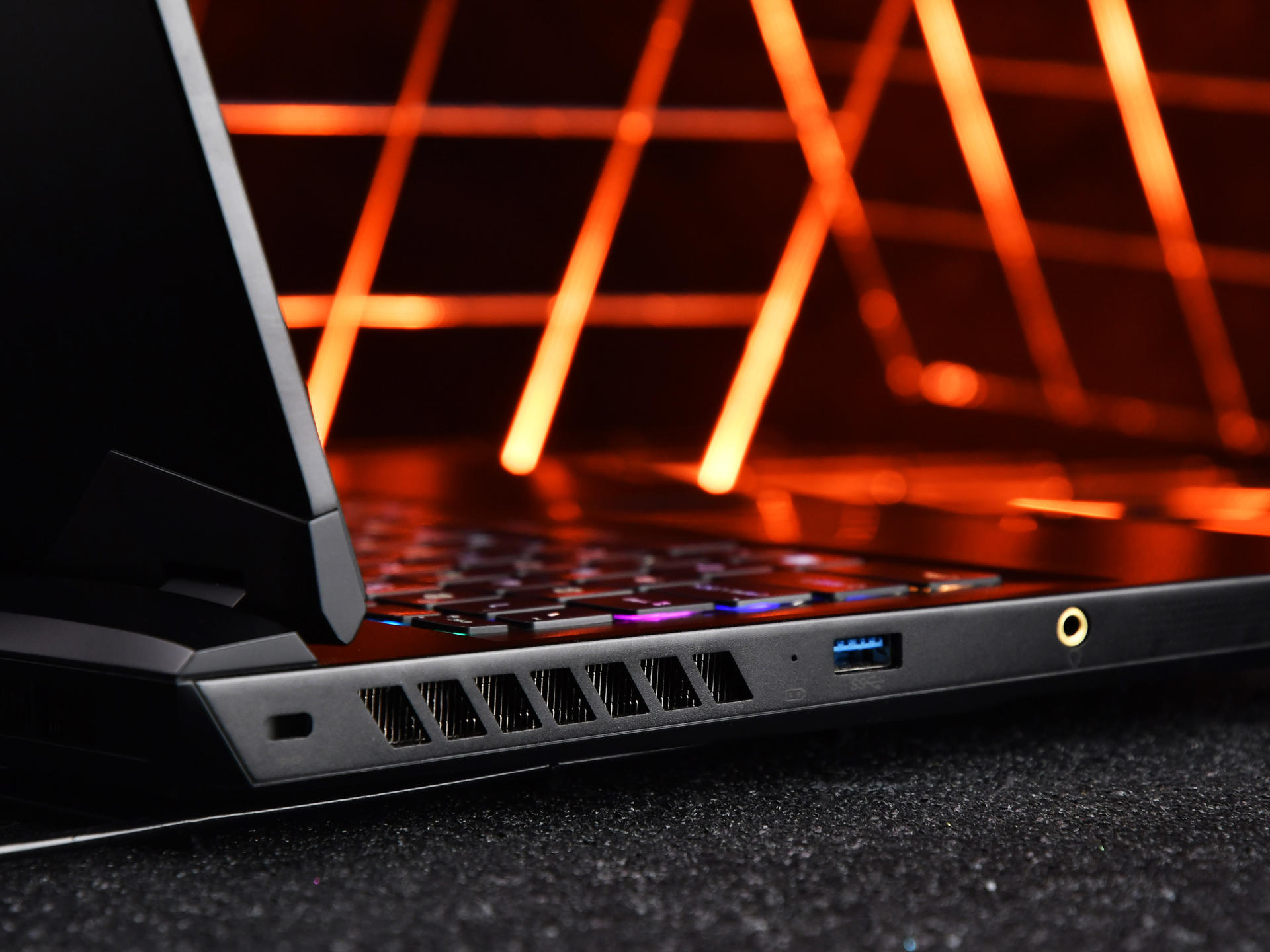 爆裂游戏性能机器 微星冲锋坦克2 pro gp76到底值不值得买