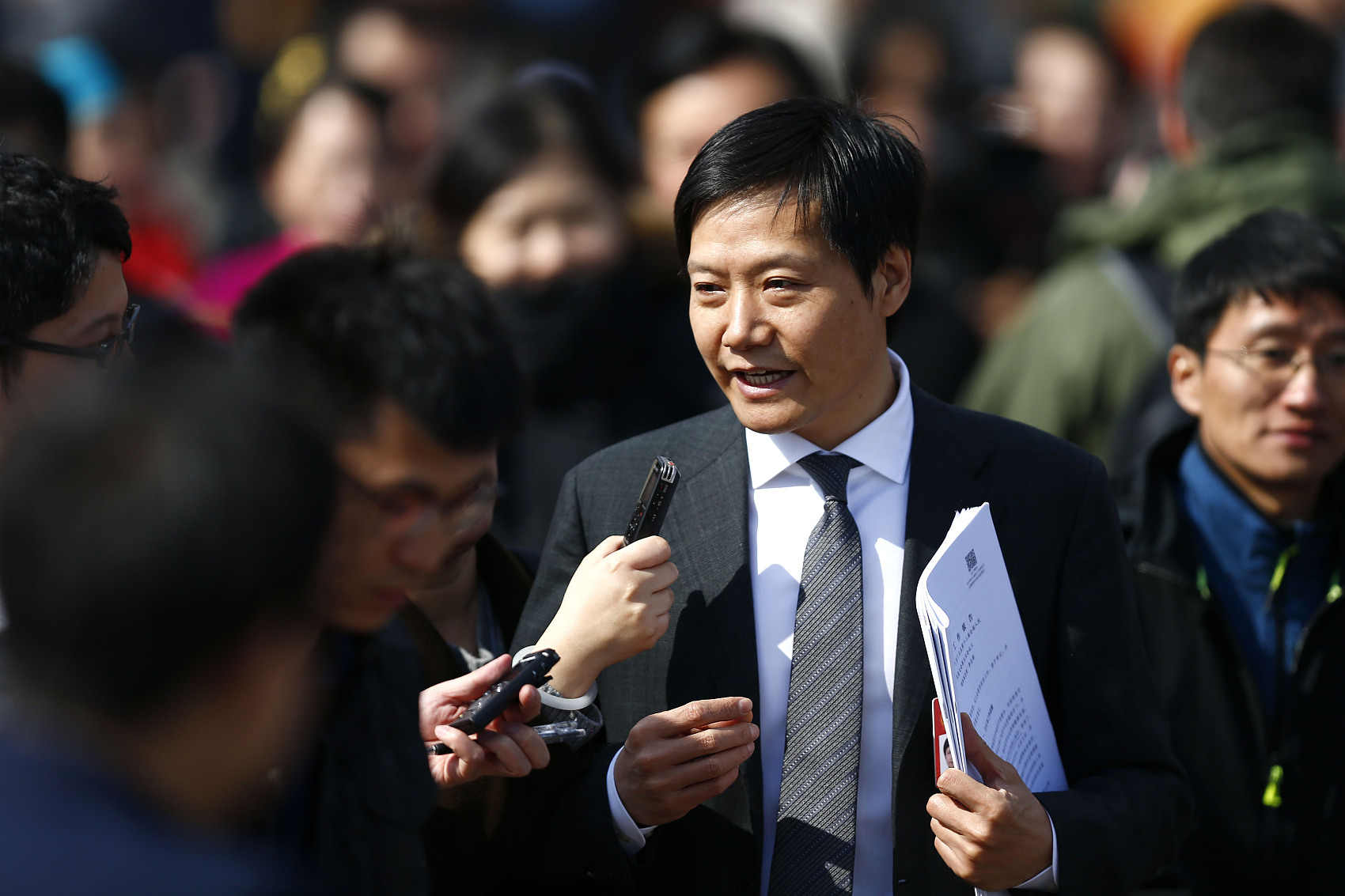 打开凤凰新闻,查看更多高清图片7月5日,雷军在微博发布致金山全体员工