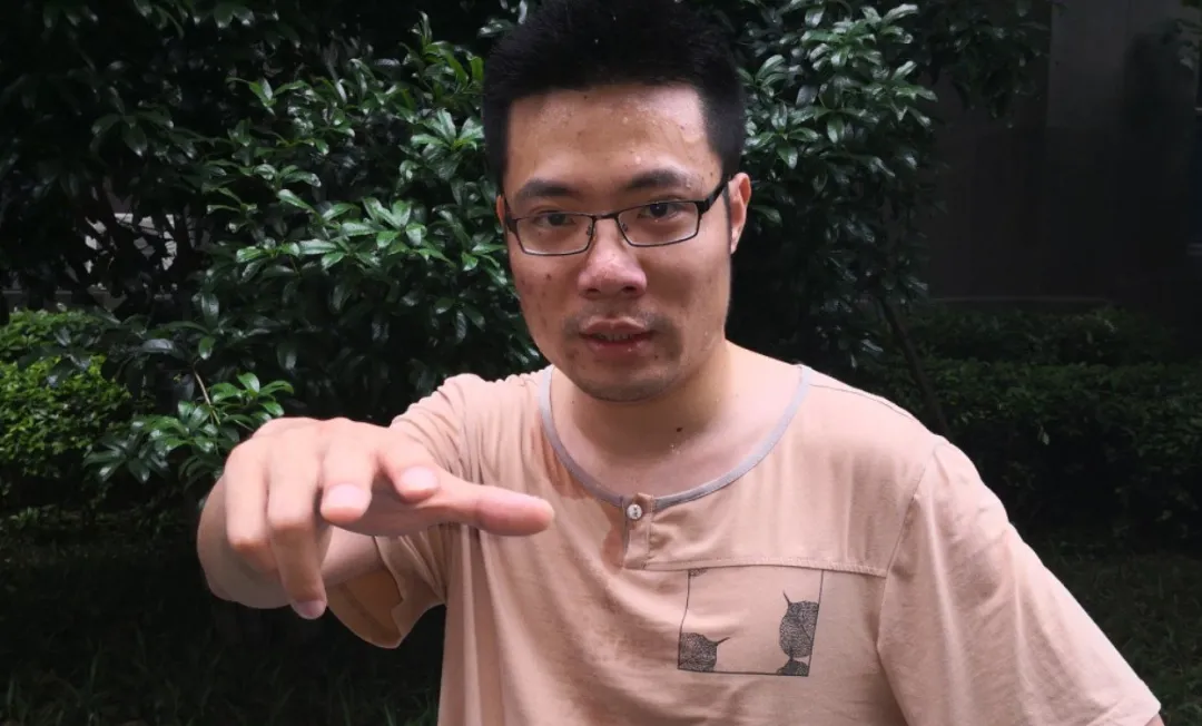 同年,lol游戏主播「大司马」在抖音走红,"回首掏"(指游戏玩家在残血时