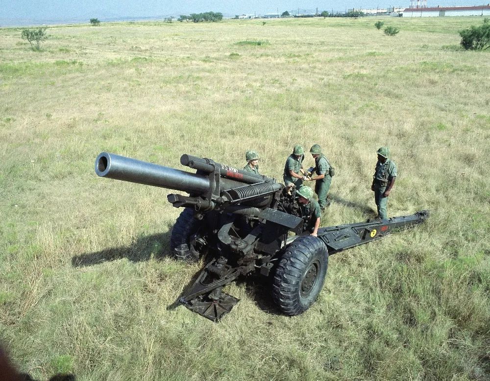 而m110a2和m114则更早,m114式榴弹炮在1942年就已装备美军