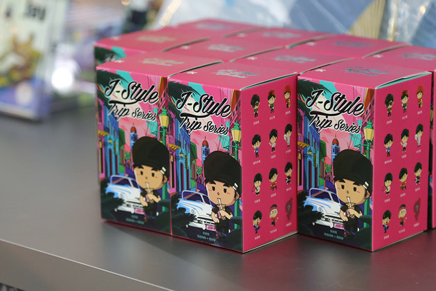 R SPACE城市异想空间北京开馆 开心赏车/融汇时尚