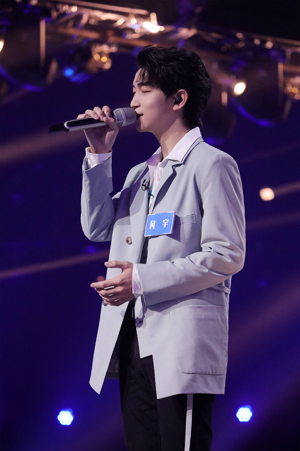 《谁是宝藏歌手》总决赛收官 凡宇深情演唱舞台打动人心