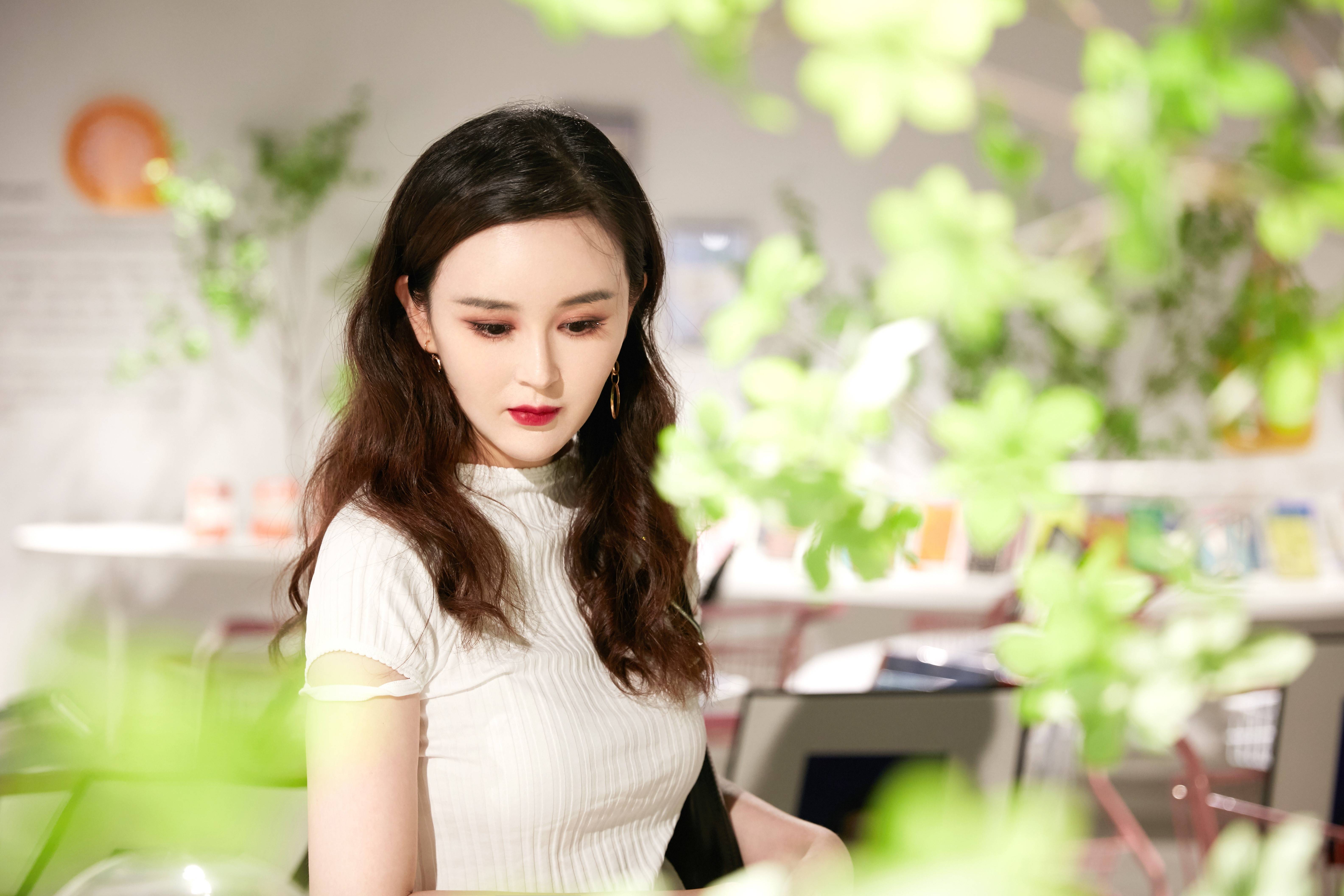 刘竞导演眉睫浅浅,似蝶飞花写真特辑__凤凰网