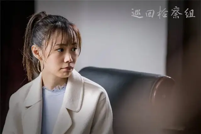 《觉醒年代》的制片人和监制,同时安排女儿张思乐在里面出演柳眉一角