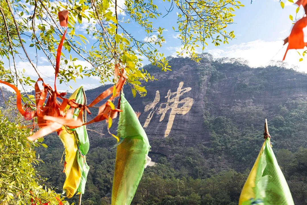 在楊貴妃的家鄉,有一座建在巖洞中的寺廟,洞中竟藏著500羅漢__鳳凰網