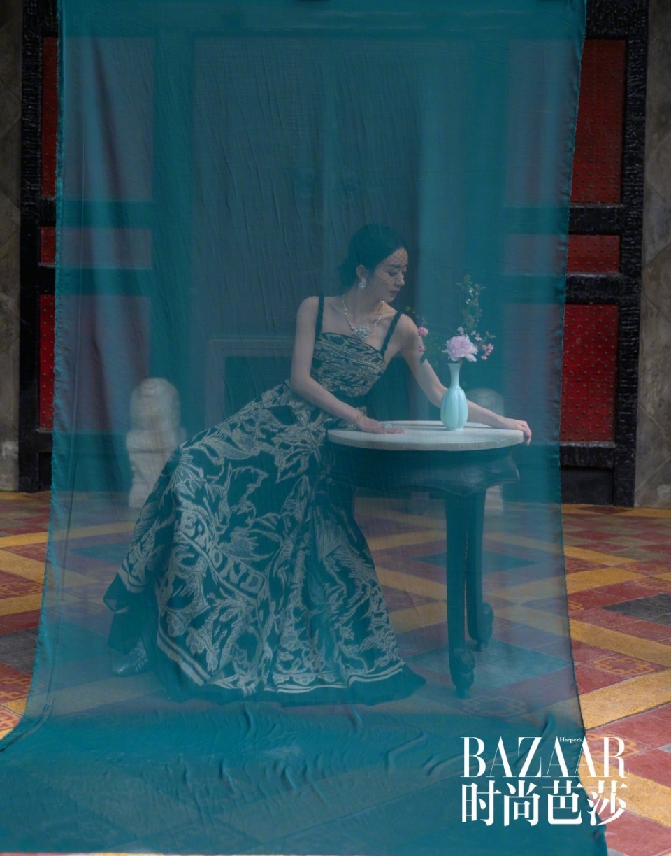 赵丽颖时尚芭莎大片高贵气质扑面而来