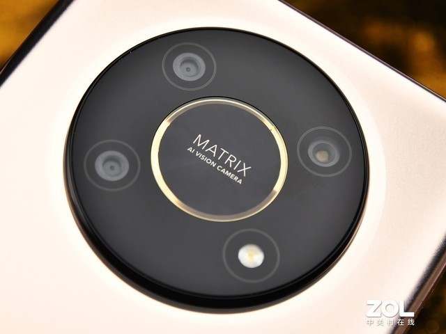 拉高性价比但却降低体验?小米荣耀热销千元机对比(审核)