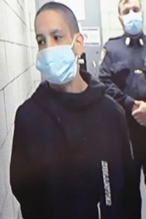 法官叹 手被束缚 地铁袭击亚裔男子12次被逮了又放 凤凰网