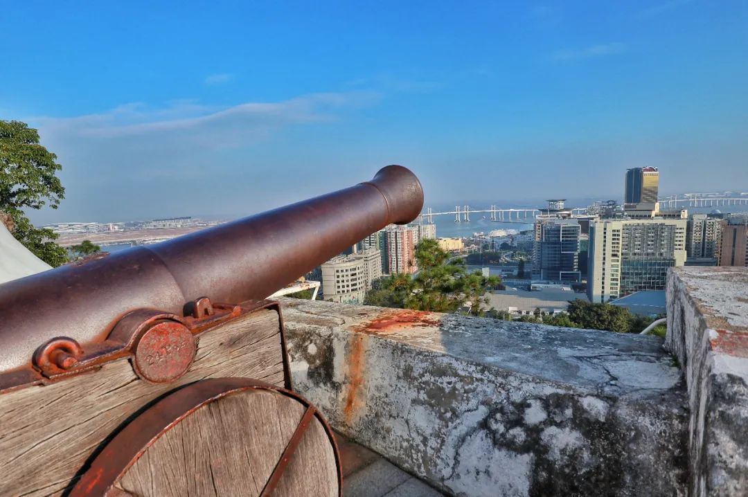 东望洋灯塔是远东地区第一个现代灯塔,想想曾经在狮子洋上照亮了多少