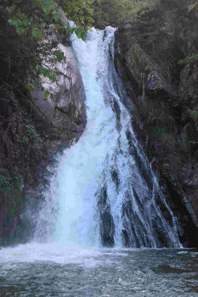 东江源头仙女湖瀑布