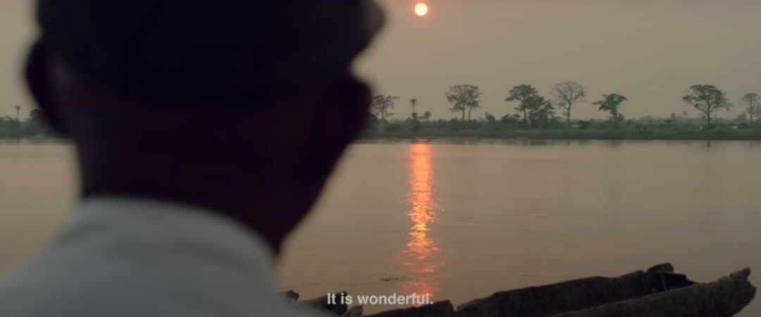 刚果民主共和国国家昏睡病计划负责人坎德博士说：「从仅仅杀死病人的治疗到现在只需用药丸，我们已经走了十年之久。」（图源：DNDi 记录短片《A pill for sleeping sickness ）