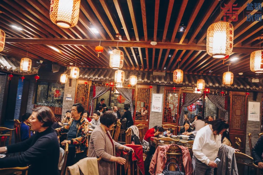 五一假期第2天,玩转国潮 | 盐镇水街人气满满,火爆延续