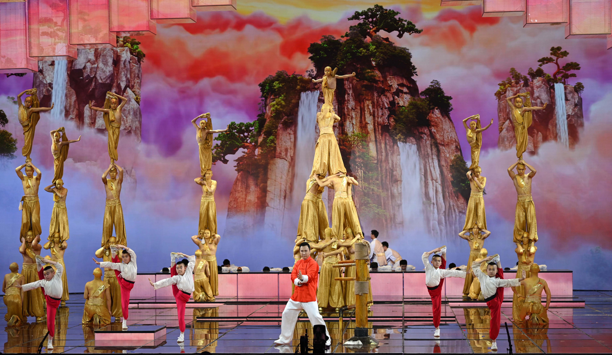 第18次登上春晚舞台,塔沟功夫小子表演武术节目《天地英雄》