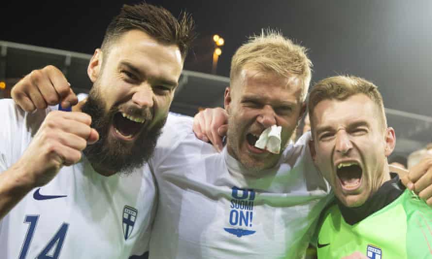 芬兰队长斯帕尔夫(左)。