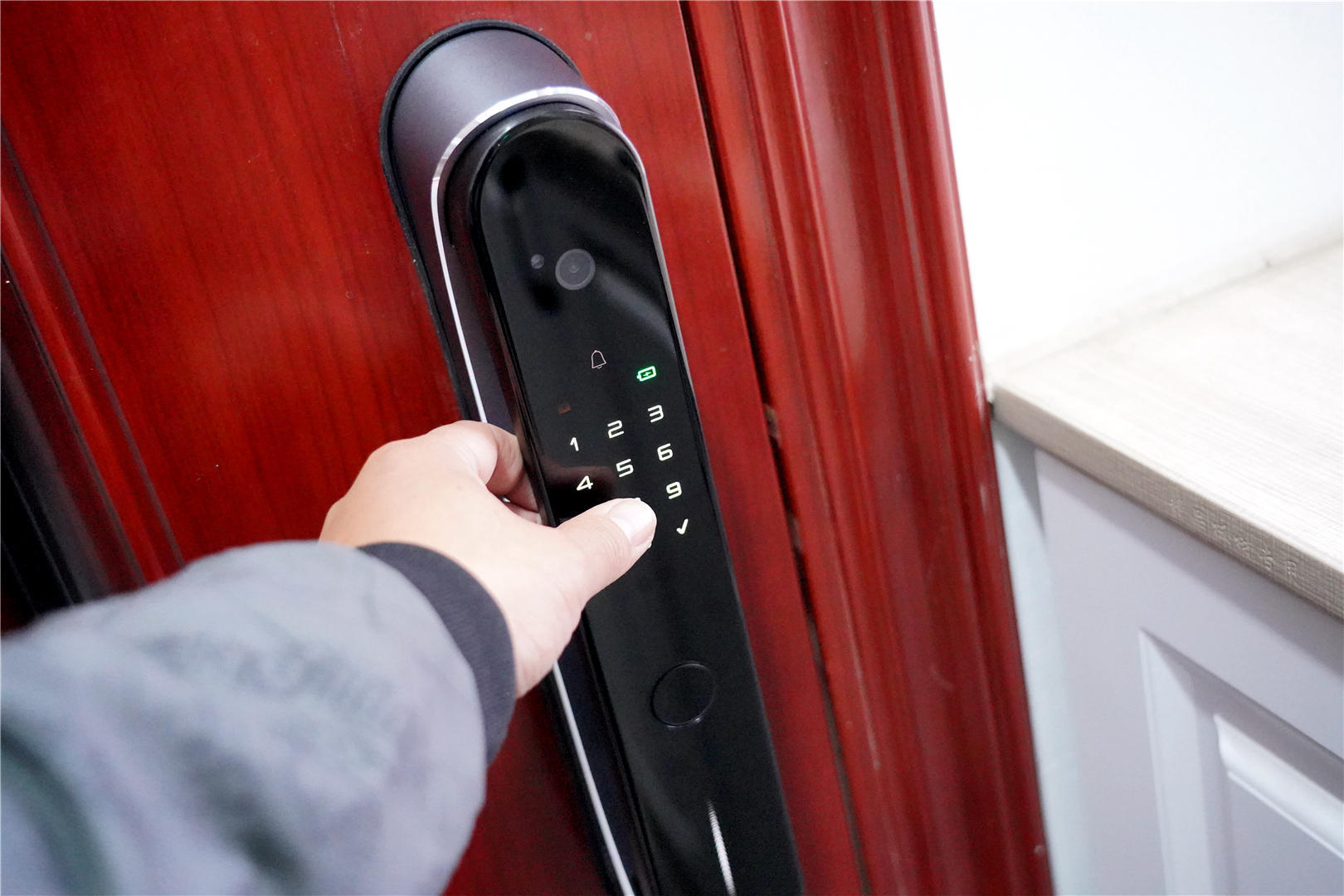 作为指纹锁最基本的开锁方式,德施曼月光宝盒q8fpro拥有12位虚伪密码