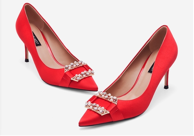 Nine West 玖熙丨一双婚鞋带给你稳稳的幸福 香港正版资料大全开奖 正版免费资料大全准 香港资料大全正版资料100