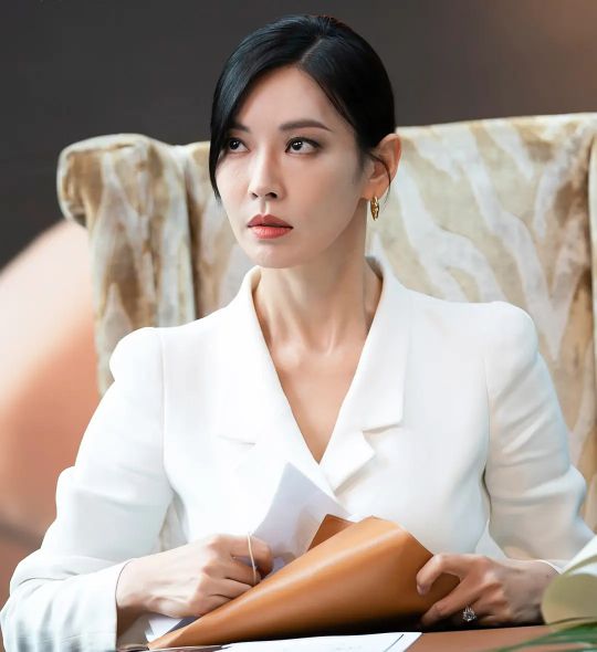"百想视后"金素妍凭《顶楼》成人生赢家,《顶楼3》6月初首播__凤凰网