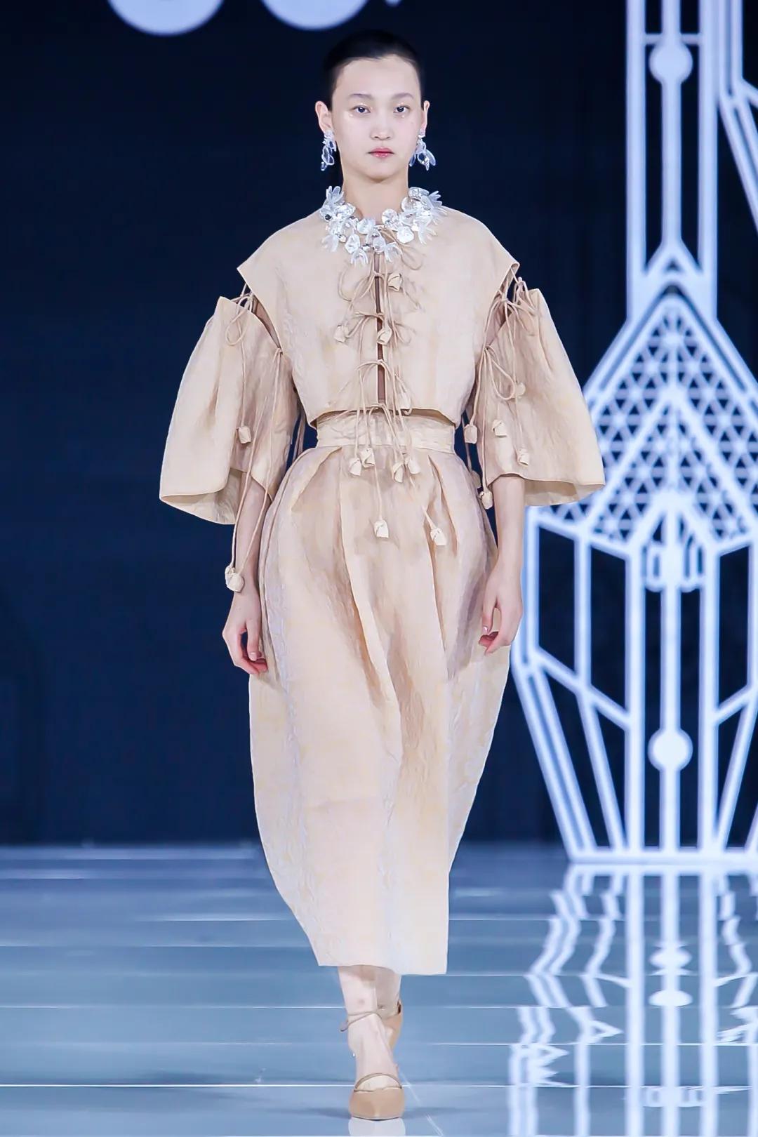 专访中国十佳时装设计师徐花 | 专注时装与艺术的美好碰撞