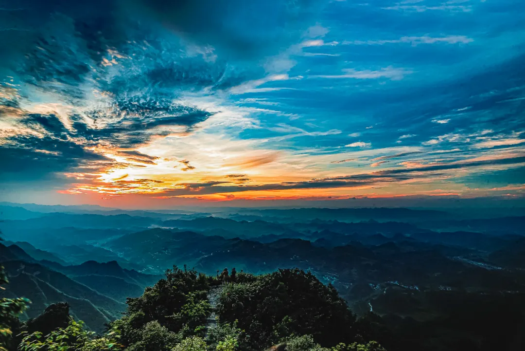 日出雲海,星空露營,渝,湘,黔交匯處藏著一個25°c的夏天