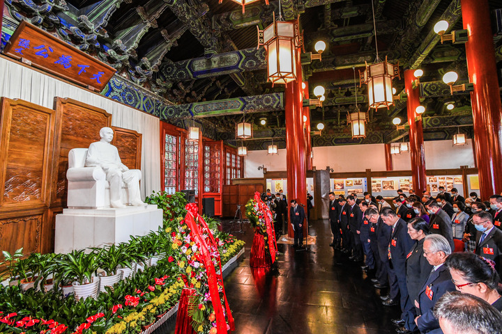 特写：辛亥革命百年纪念活动，嘉宾参访团致敬孙中山
